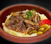 Бефстроганов из говядины с картофельным пюре