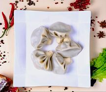 Отварные хинкали с бараниной и говядиной