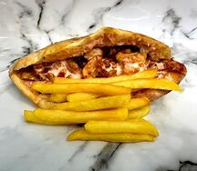 Мясная шаверма из курицы в пите