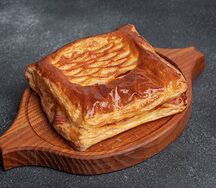 Слойка с ветчиной и сыром