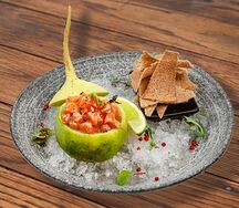 Тартар из лосося в репе