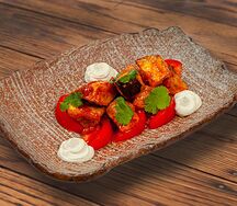 Салат из хрустящих баклажанов и свит чили