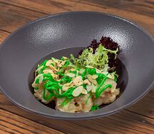 Креветки темпура, соус васаби и миндаль