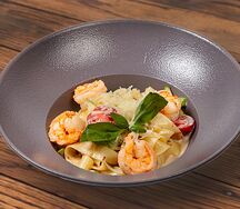 Фетучини с креветками и цукини