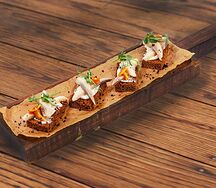 Бородинский хлеб, сельдь и опята