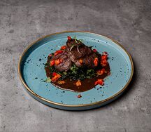 Медальон из говяжьей вырезки со шпинатом