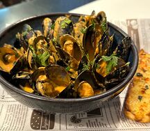 Мидии в соусе том ям