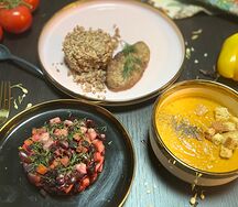 Чечевичный суп, винегрет и котлета с гречкой