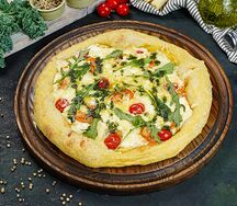 Пицца с креветками и рукколой