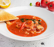 Томатный суп с морепродуктами