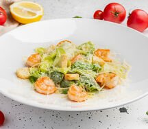 Салат Цезарь с креветками