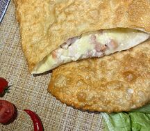 С подкопченной курицей и сыром