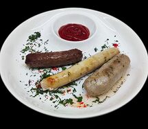 Ассорти из жареных колбасок
