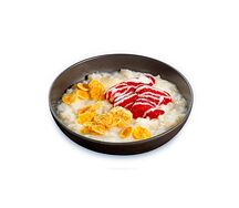 Каша с клубникой и сгущённым молоком