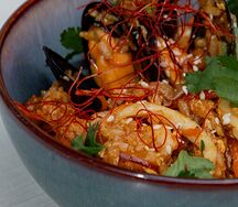 Китайский рис с морепродуктами в азиатском соусе