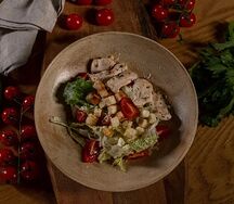 Цезарь с курицей