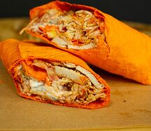 Шаурма с курицей в сырном лаваше