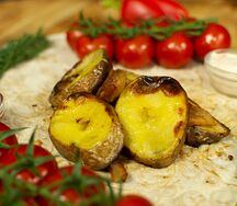 Картошка на мангале с салом