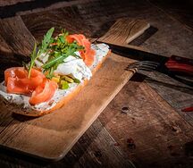 Брускетта с лососем