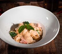 Орекьетте с копченым лососем и брокколи