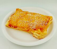 Слойка с ветчиной и сыром