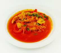 Гуляш из курицы в кисло-сладком соусе