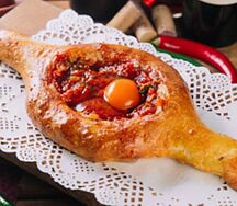 Хачапури по-Аджарски с томатами