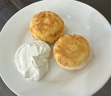 Сырники со сметаной