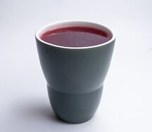 Черный чай со смородиной и розмарином