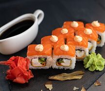 С красной икрой и лососем
