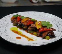 Теплый салат с мясом и овощами