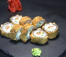 Жареный ролл с крабом