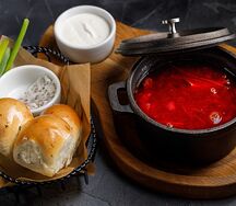 Борщ с пампушками и смальцем