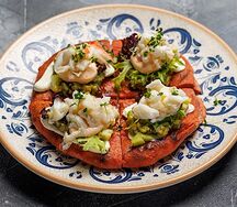 Лепёшка с камчатским крабом и гуакамоле