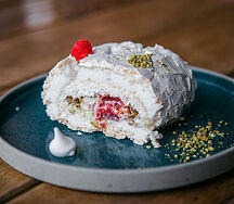 Меренговый рулет с фисташкой