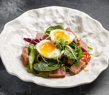 Зелёный салат с тунцом