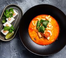 Том ям с морепродуктами