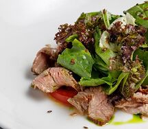 Салат с ростбифом