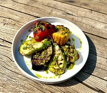 Овощи гриль с песто