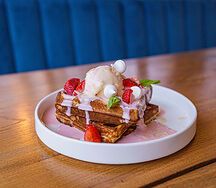 Вафли с клубничным кремом