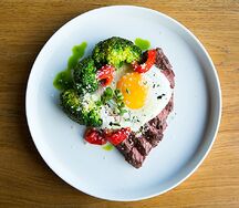 Скерт с брокколи и яйцом