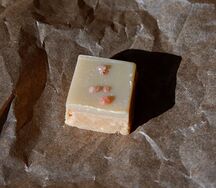Арахисовая ириска c белом шоколадом и солью (vegan)