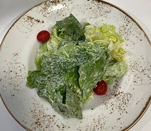 Микс-салат с заправкой Цезарь