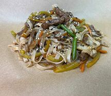 Wok рисовая лапша говядина