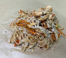 Wok рисовая лапша курица