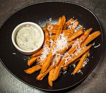 Батат фри с соусом Блю чиз