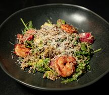 Салат с рукколой и креветками