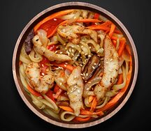 Удон с курицей в сливочном соусе