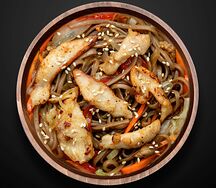 Соба с курицей в китайском соусе