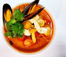 Том ям с морепродуктами